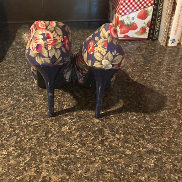 Charming Charlie Heels - Picture 3 of 4